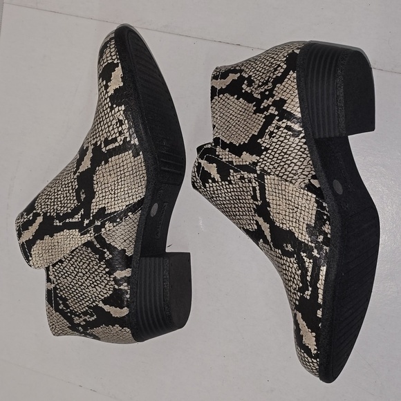 Arizona Jean Co. Galen Ankle Booties Memory Foam Snake Animal Print Size 9.5 - Picture 7 of 16